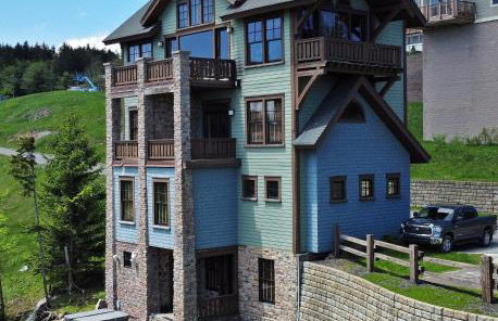 Slope side 8 BR at Sanctuary Majestic Mountain Top Estate 4800 square feet of quality sleeps 16 - Foto 1