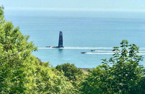Relaxing private entrance ensuite room with stunning sea view and swimspa - Photo 38