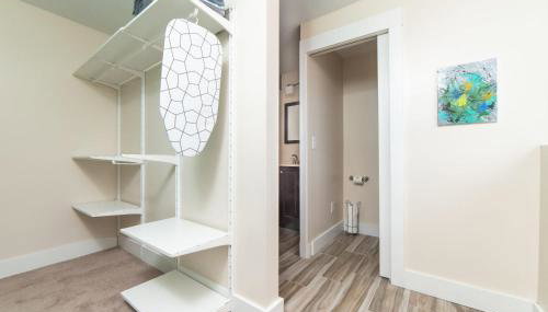 Walk to Acrisure - Parking - Location - GroupStay - Foto 5