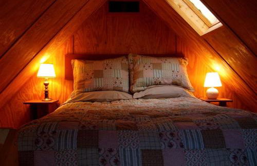 Beautiful Private Cabin Nestled on Premiere Retreat Center, North Carolina - Photo 9