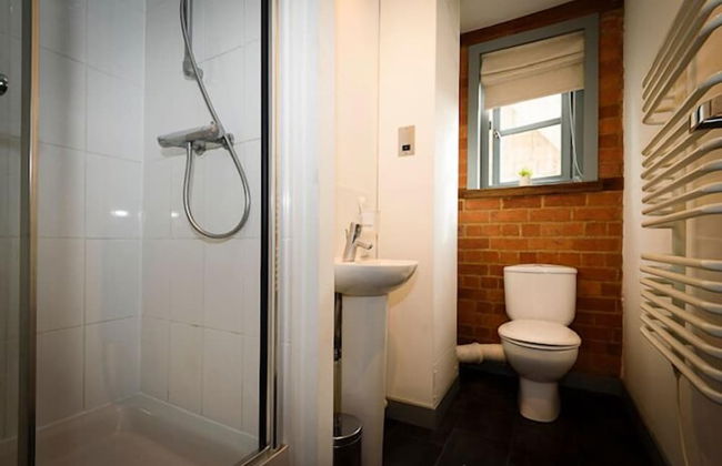 Karah Suites - Gloucester Docks - Photo 19