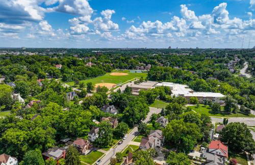 Modern Group Getaway with Private Yard in Cincinnati - Foto 35