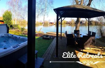 Elite Retreats 4U Lakeside Hot Tub Log Cabin with the fishing peg at Tattershall Lakes Park - Foto 1