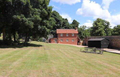 The Walled Garden at Woodhall Estate - Photo 25