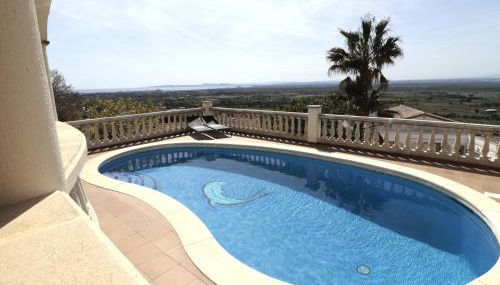 Disfruta de esta casa con fantásticas vistas, piscina y jardín privado situada en Can Isaac, Palau Saverdera, Costa Brava - ES-366-6 - Foto 3