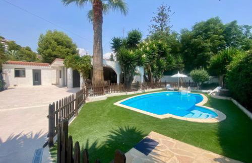 Mediterranean Villa - Private Pool , Garden & BBQ - Photo 17