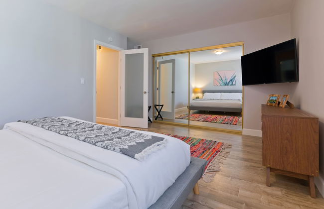 Modern Home w Private Pool Spa Pets Welcome - Photo 35