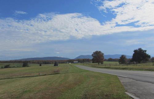 Lake Escape to an Elegant 4 Br Home - Foto 62