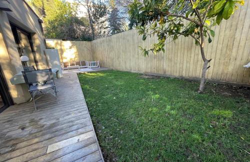 Glass and wood designer villa with garden in centertown - Foto 4