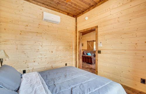 Hot Tub & Mtn Views: Pet-Friendly Englewood Cabin - Photo 19