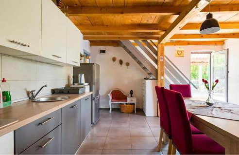 Cozy Home In Trilj With Private Swimming Pool, Can Be Inside Or Outside - Photo 11