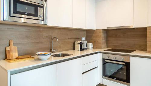 Central Market Deluxe Apartments - Photo 2, stove, dishwasher, toaster
