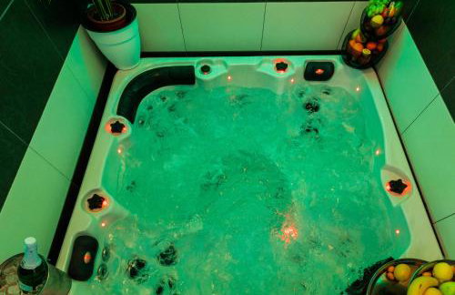 Apartment By the Way Hot Tub and Free Parking - Photo 16