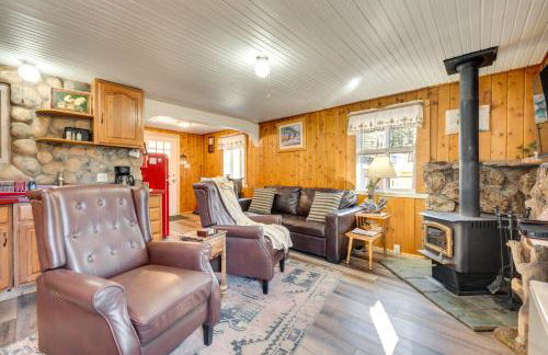 Private Hot Tub and Deck Riverfront Escape in Drake - Foto 4