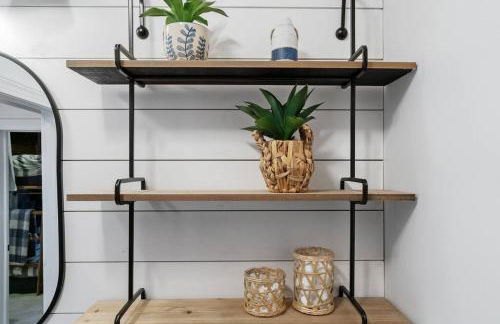 Two Cottages w/ Patios - Close to Beach - Foto 9