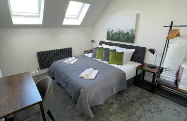 Brand New High Spec House with Parking & Wi-Fi By Home Away From Home - B - Foto 16