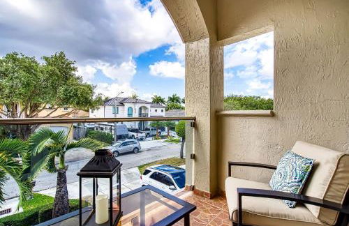 Luxury Tropical Living , 4BR w Backyard Pool Oasis - Foto 36