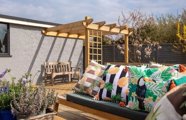 Seaside Serenity 3-bed Deck Garden Near Shore - Photo 25