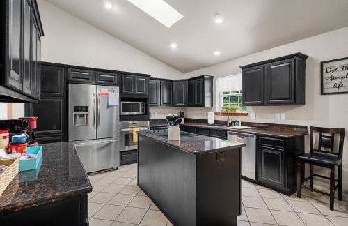 Pool, Hot Tub, Game Room & Sleeps 18! By StayLage - Foto 3