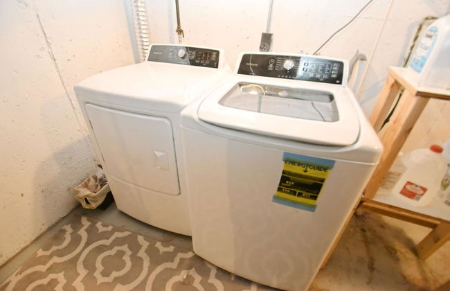 3 Bedroom 2 Bath Home Close to ND w Fire pit 1155 - Foto 28