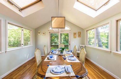 Spacious Home w Finished Game Room - Foto 12