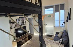 Valencia Ciudad Bajo Diseño Industrial hasta 6, wifi gratis - Foto 4