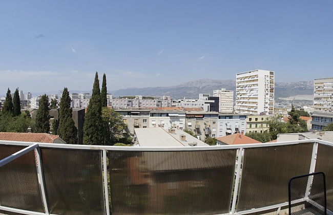 Inviting Apartment 14 Sleeps 3 Guests - Photo 1