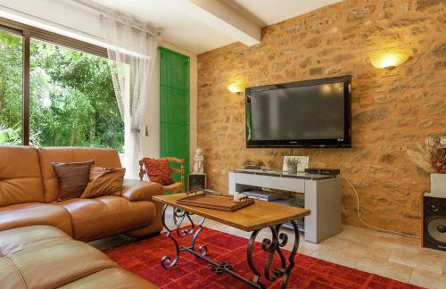 Spacious Farmhouse With Private Heated Pool in a Rustic Garden - Foto 26