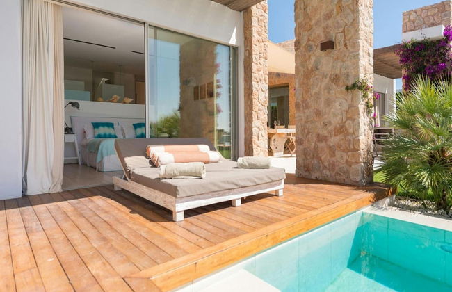 Stunning Villa With Modern Appliances - Photo 29