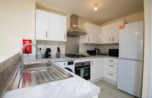 Luxury 5BDR with City Access, Free Parking and Wi-Fi - Photo 14