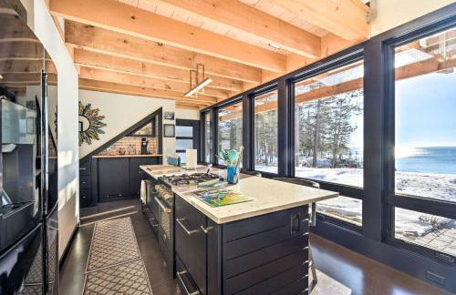 Waterfront Lake Superior Cabin Fire Pit and More! - Foto 8