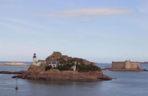 Studio in Plougasnou with Sea View and Beaches - Photo 17