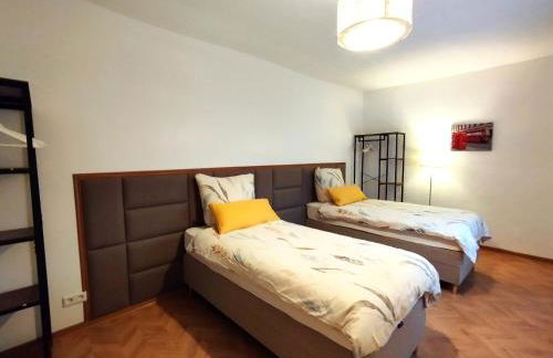 OVER RIVER near FRANKFURT-130 QM-4 ROOMS- 6 BEDS- FREE PARKING- AC - Foto 30