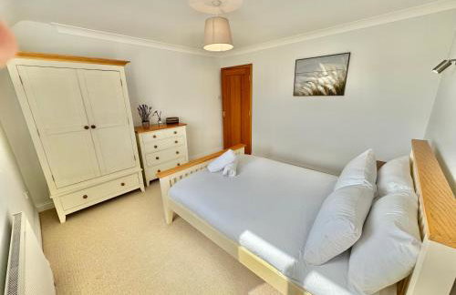 Stunning 7 Bedroom Escape Near New Forest and Beach - Large Garden - Serene Setting - Sleeps 14 - Foto 3