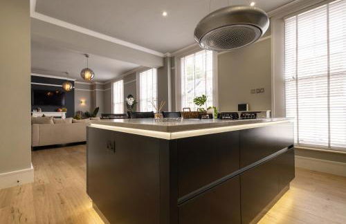 Stylish Central Apartment with Parking & Lift - Foto 6