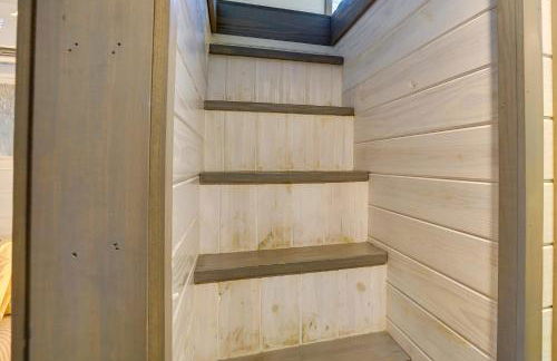 Mayfield Tiny Home with Porch, Walk to Beaches! - Foto 16