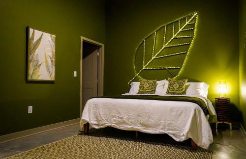 Peridot Suite - NEW 2bdrm 2bath Loft near Mass! - Photo 44