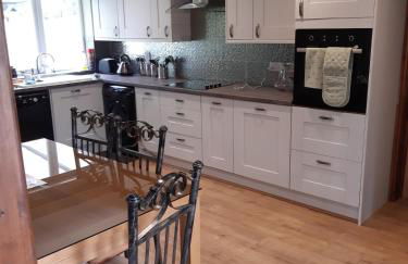 Spacious modern three Bedroom Bungalow ample parking - Foto 16