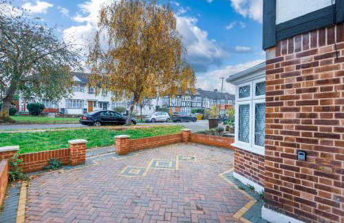 A wonderful and spacious house in a charming road - Photo 11