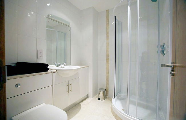 St Angela’s Lakeside Aparthotel - Photo 3