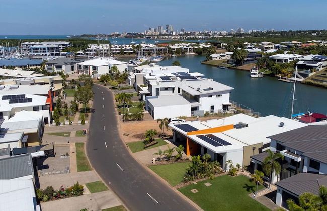 Water-front Paradise Pool - BBQ - Balcony Dining - Foto 7