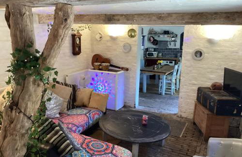 The Eclectic Coach House - Photo 5