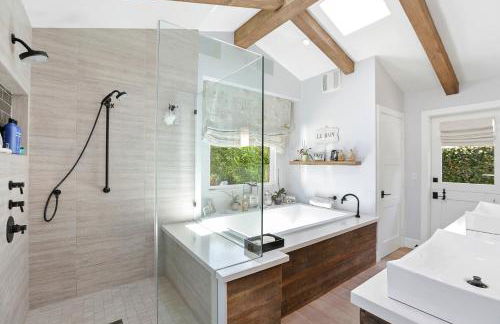 Private Wading Pool Home with Patio - Foto 32