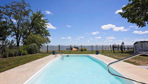 Saved by the Bay - Photo 4