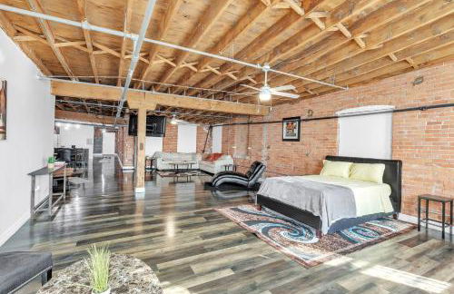 Stylish Chic Retreat At Lafayette Lofts 1 Bedroom Apts by RedAwning - Foto 32