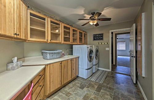 Near Woodland Lake Park Cabin with Serene Deck! - Foto 33