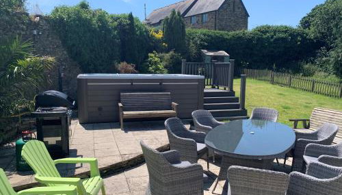 Polean Farm Old Farmhouse - With Large Jacuzzi, Games Room, Near the Sea and with Free Access to a Nearby Pool - Foto 5