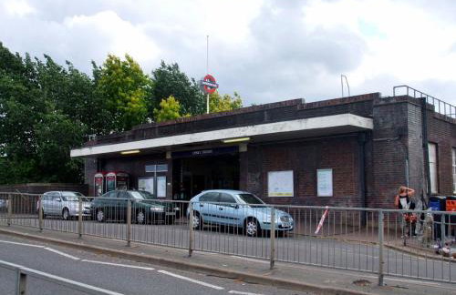 Barking London House sleeps 12 - parking - train tube - airport - Foto 29