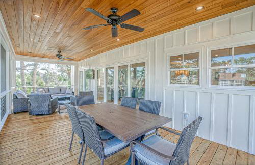 NEW LISTING Six Bedrooms - Private Dock - Steps to the Beach - Sleeps 14 - Foto 4