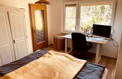 Ruhiges Häuschen am Wald mit Kamin, Terrasse - Foto 13